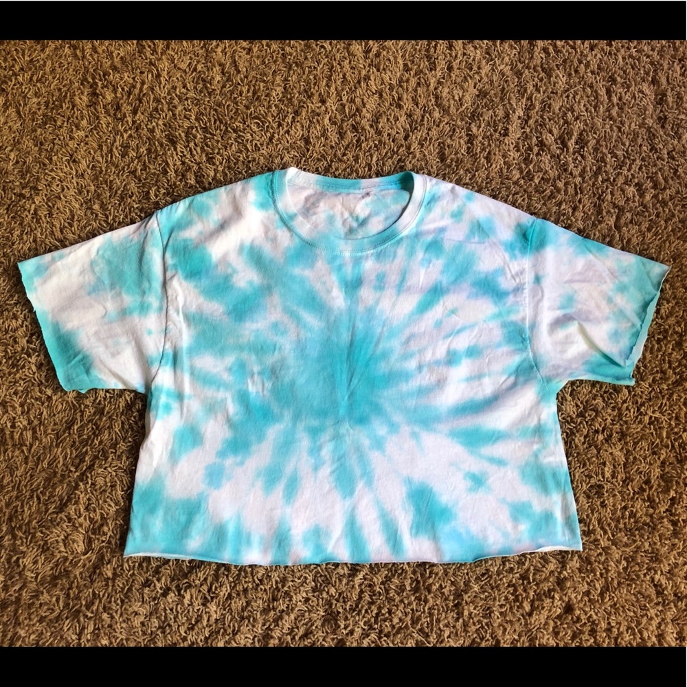 cropped tie dye shirt